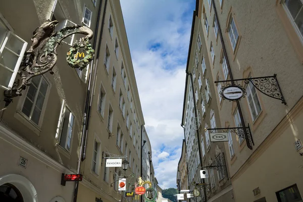 Salzburg Áustria Julho 2017 Getreidegasse Famosa Rua Comercial Cidade Velha — Fotografia de Stock