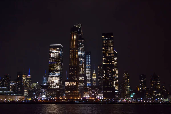 夜のニューヨーク市のスカイライン ハドソン川からの眺め ニューヨーク アメリカ — ストック写真