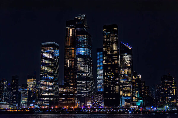 Ночной горизонт Нью-Йорка. Вид с реки Гудзон, Нью-Йорк, США, Америка
. 