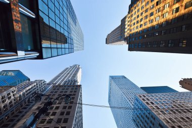 New York, ABD - 5 Aralık 2019. New York, Manhattan 'da 42. Cadde' deki Grand Central Terminal banliyö demiryolu terminalinin civarındaki mimari yapı..