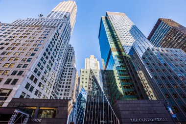 New York, ABD - 5 Aralık 2019. Şehir manzarası Midtown Manhattan 'da 42. Cadde, New York City, ABD. 