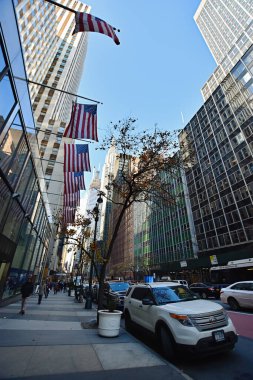 New York, ABD - 5 Aralık 2019. Şehir manzarası Midtown Manhattan 'da 42. Cadde, New York City, ABD. 