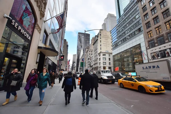 美国纽约 2019年12月5日 美国纽约市曼哈顿中城的第五大道街景 — 图库照片