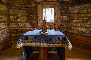 Moisei, Denizcilik, Romanya - 10 Ağustos 2020. Romanya 'nın Maramures kentindeki en eski manastırlardan biri olan Moisei Ahşap Kilisesi' nin içinde.