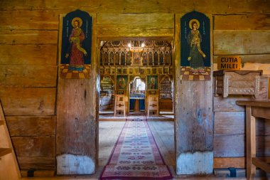 Moisei, Denizcilik, Romanya - 10 Ağustos 2020. Romanya 'nın Maramures kentindeki en eski manastırlardan biri olan Moisei Ahşap Kilisesi' nin içinde.