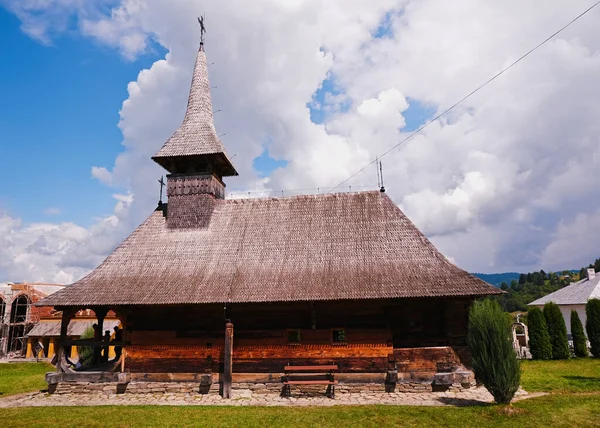 Romanya 'nın Maramures kentindeki en eski manastırlardan biri olan Moisei Tahta Kilise