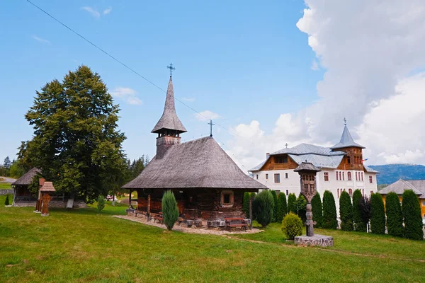 Romanya 'nın Maramures kentindeki en eski manastırlardan biri olan Moisei Tahta Kilise