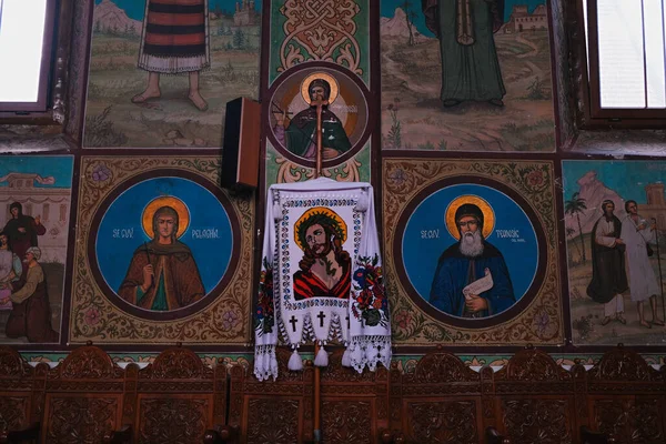 Moisei, Denizcilik, Romanya - 10 Ağustos 2020. Romanya 'nın Maramures kentindeki Moisei Manastırı. 