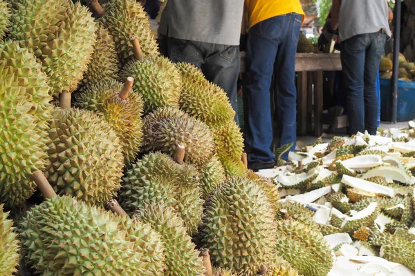 Bahçe adam Durian meyve Dilimleme. asain sarı meyve.