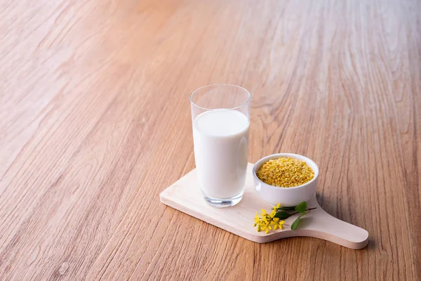 Holztisch Mit Glas Milch Kopierraum — Stockfoto