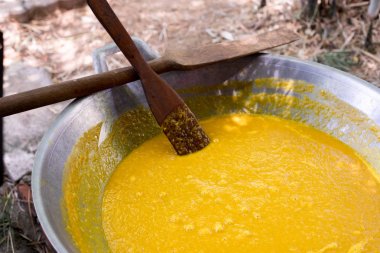 tavada taze mango reçeli, şeker gıda hazırlama.