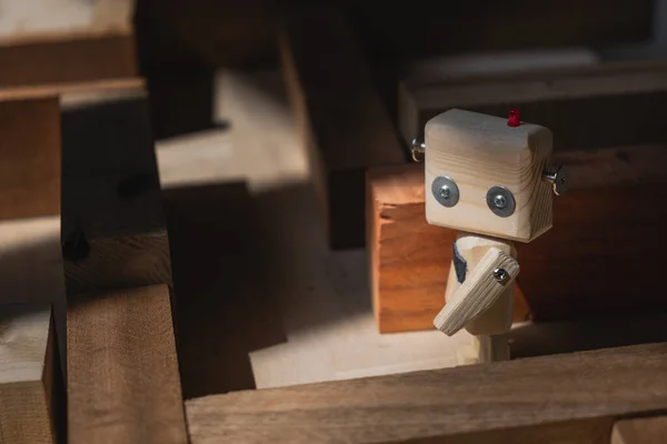 Petit Robot Bois Dans Labyrinthe Blocs Bois Concept Trouver Bonne — Photo