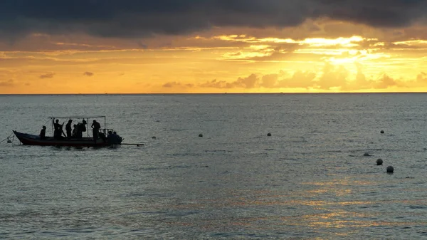 Amanhecer Antes Carregar Mar — Fotografia de Stock