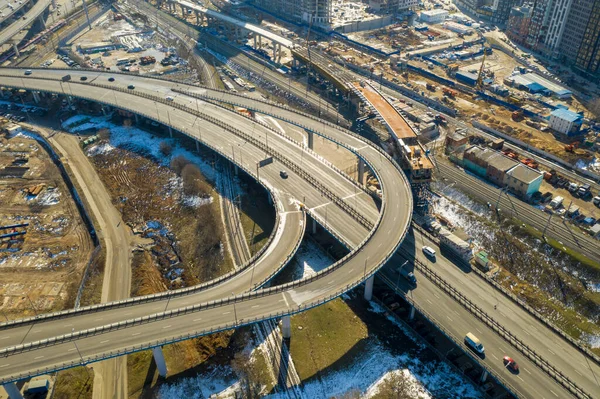 Kavşakların Otoyolların Trafik Kavşaklarının Panoramik Görüntüsü Bir Kuadrokopterden Bağımsız — Stok fotoğraf