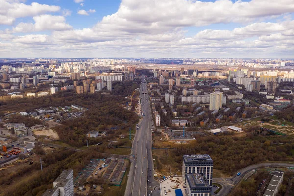 Städtischer Industrieanblick Mit Rauchpfeifen Aus Einem Quadrocopter — Stockfoto