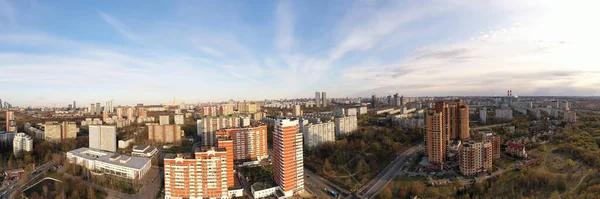 Vue Panoramique Ville Avec Des Maisons Des Routes Des Nuages — Photo