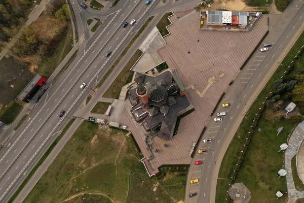 Stadtpanorama Mit Häusern Und Straßen Und Gewitterwolken Aus Einem Quadrocopter — Stockfoto