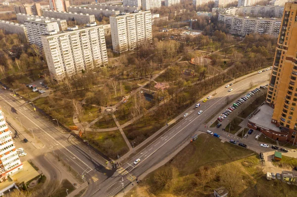 Міський Панорамний Вид Будинками Дорогами Грозовими Хмарами Взятими Квадрокоптера — стокове фото