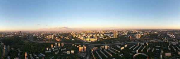 Панорамный Вид Города Домов Дорог Закате Выстрел Квадрокоптера — стоковое фото