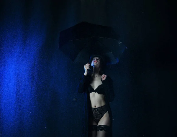 Hermosa Chica Bikin Posando Bajo Agua Sobre Fondo Colorido Estilo — Foto de Stock
