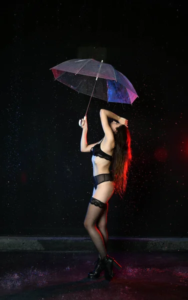 Hermosa Chica Bikini Con Paraguas Posando Estilo Pin —  Fotos de Stock