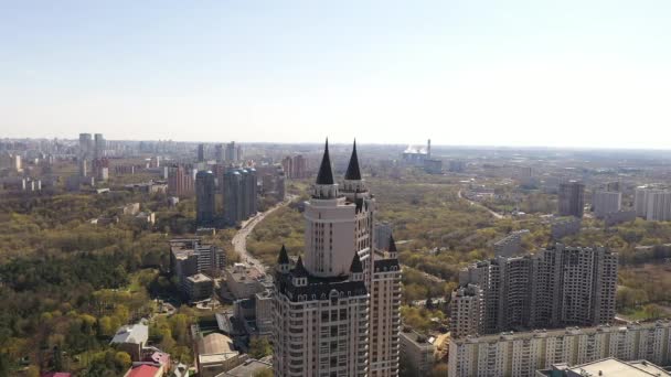 Панорамний Вид Багатоповерхові Багатоквартирні Будинки Поруч Базовою Інфраструктурою Великого Міста — стокове відео