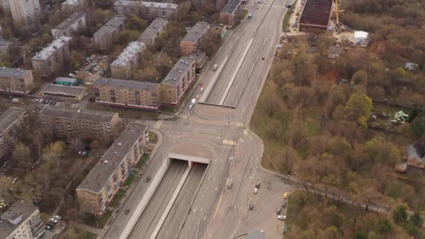 Панорамный Вид Дорожные Узлы Автомагистрали Большого Города Снятый Беспилотника — стоковое видео