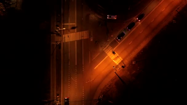 ドローンで撮影された大都市の道路の交差点や高速道路のパノラマビューは — ストック動画