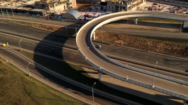 Panoramablick Von Der Drohne Auf Straßenkreuzungen Und Autobahnen — Stockvideo