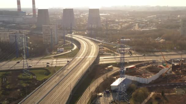 Panoramablick Von Der Drohne Auf Straßenkreuzungen Und Autobahnen — Stockvideo