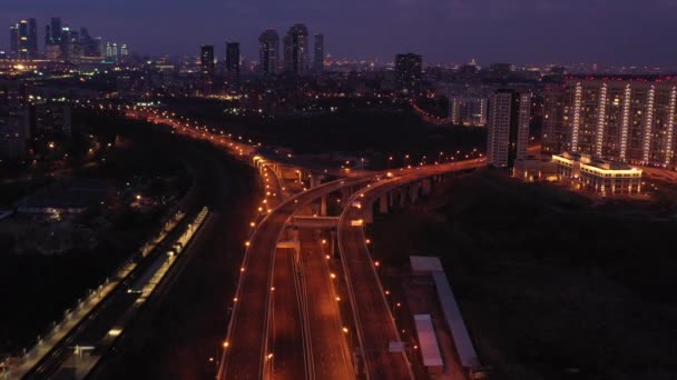 Panoramablick Von Der Drohne Auf Straßenkreuzungen Und Autobahnen — Stockvideo