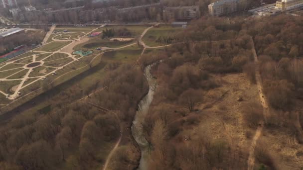 Eğlence Alanlarının Parkının Panoramik Görüntüsü Insansız Hava Aracından Çıkarılan Orman — Stok video