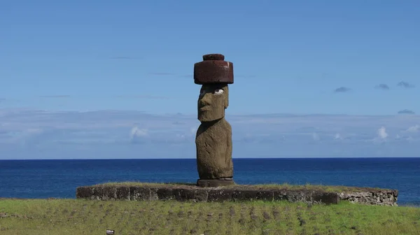 Esculturas Gigantes Piedra Una Isla Lejana Océano — Foto de Stock