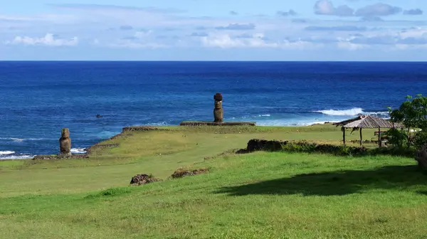 Esculturas Gigantes Piedra Una Isla Lejana Océano — Foto de Stock