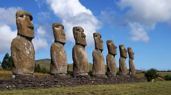 Esculturas Pedra Gigante Uma Ilha Distante Oceano — Fotografia de Stock
