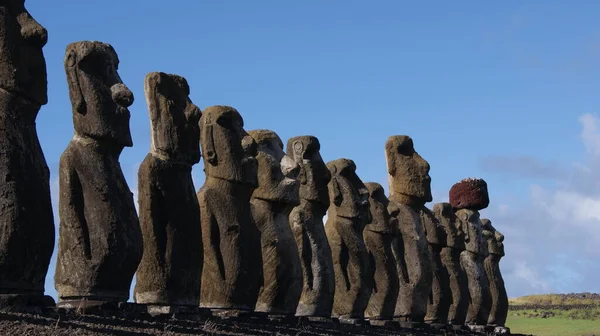 Esculturas Pedra Gigante Uma Ilha Distante Oceano — Fotografia de Stock