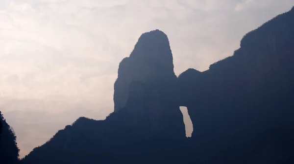 Úchvatný Výhled Hory Silnici Mraky Přírodního Parku — Stock fotografie