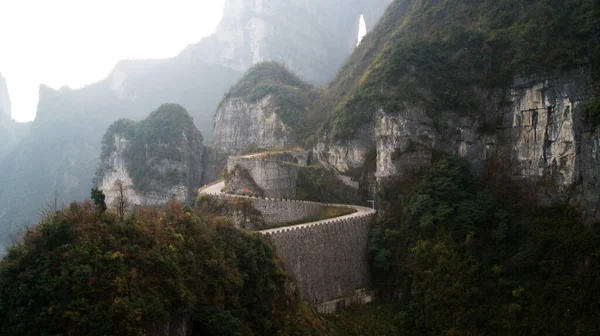 Vue Imprenable Sur Les Montagnes Route Les Nuages Parc Naturel — Photo