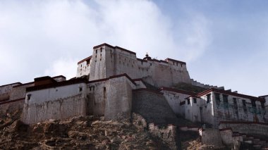 Şaşırtıcı derecede güzel tahmin edilemeyecek kadar farklı ve gizemli Himalayalar hacıların Tibet 'e seyahat ettiği yer.