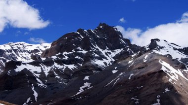Tibet 'teki Kailash Dağı' nın etrafındaki mistik hac yolunda