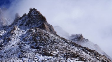 Şaşırtıcı derecede güzel ve gizemli Himalayalar hacıların seyahat ettiği yer.