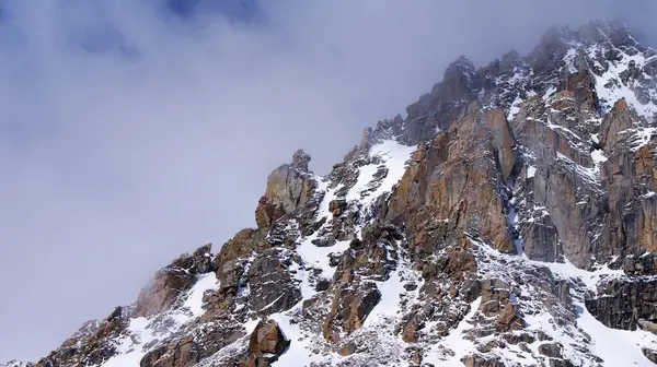 Потрясающе Красивые Таинственные Гималаи Странствуют Паломники — стоковое фото