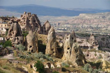 Kapadokya manzarasında sıradışı dağlar ve kayalar