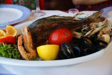 Sebze ve yiyeceklerle dolu sakin bir hayat.