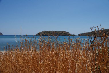 Deniz dağları ve kumlu plaj yazın en büyük rüyası.