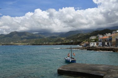 Deniz dağları ve kumlu plaj yazın en büyük rüyası.