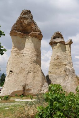 Kapadokya 'nın manzaralarındaki gerçek dışı muhteşem dağlar ve kayalar