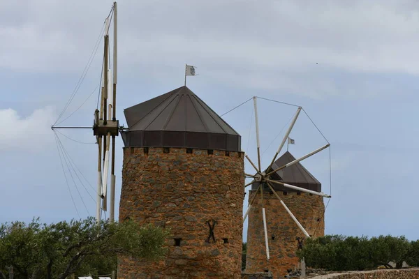 Rovine Orgogliose Antichi Mulini Riva Mare Sull Isola — Foto Stock