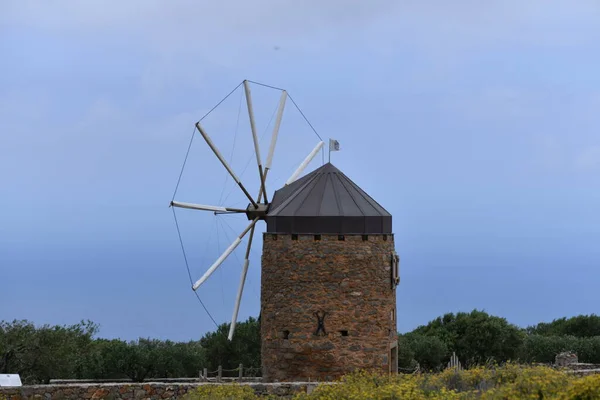 Rovine Orgogliose Antichi Mulini Riva Mare Sull Isola — Foto Stock