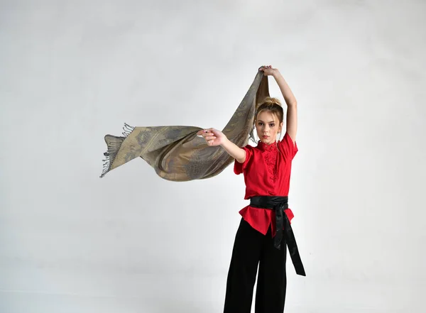 Beautiful Girl Black Red Dancing Combat Scarf — Stock Photo, Image